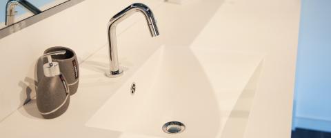 KWC kraan- witte moderne badkamer-hellebuyck